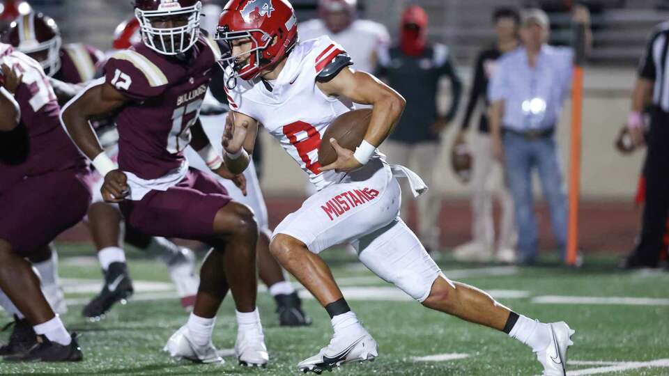 Story photo for A Willis quarterback's 5 TD game and North Shore's WR-turned-QB among Houston's top performers.