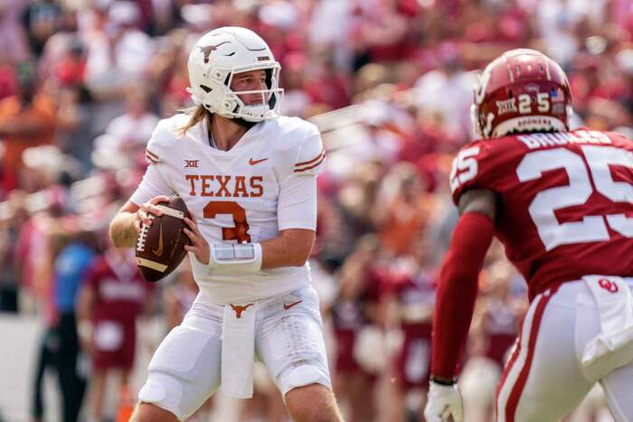 Houston Cougars wear Oilers throwback jerseys