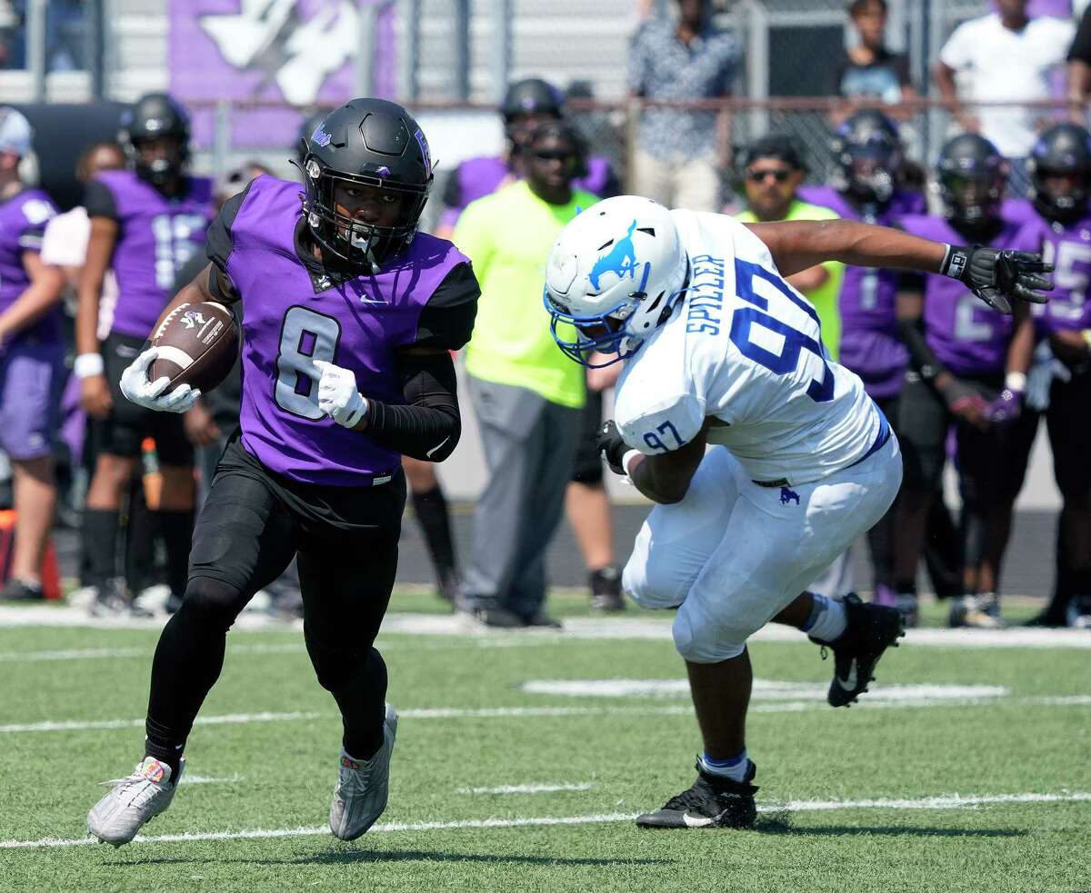 Fulshear's Patrick Broadway (8) runs the ball in for a reverse touchdown against Friendswood's Caden Spiller (97) during the second half of a District 10-5A Division I high school football game at Traylor Stadium on Saturday, Oct. 8, 2022 in Rosenberg.