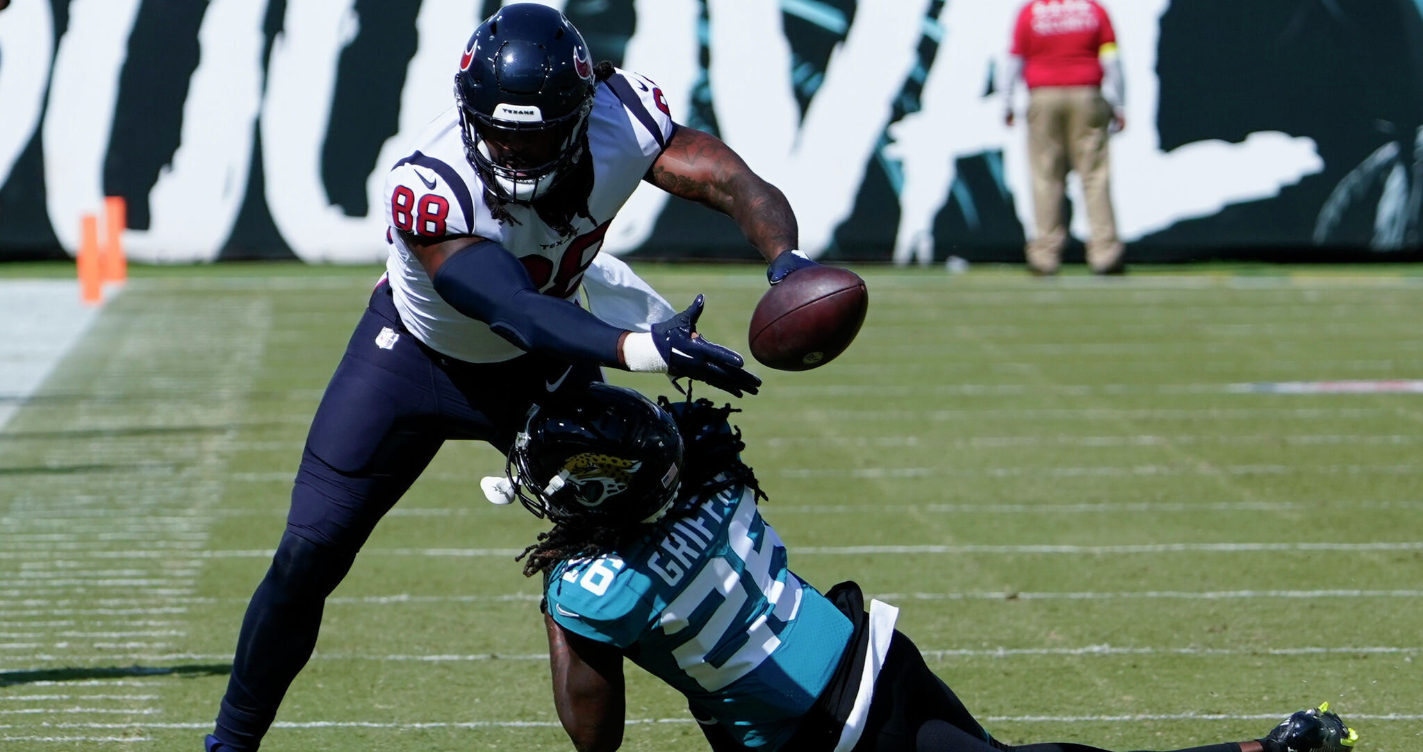 Connect Four: Faith Led TE Jordan Akins Back To Houston Texans - Sports  Illustrated Houston Texans News, Analysis and More