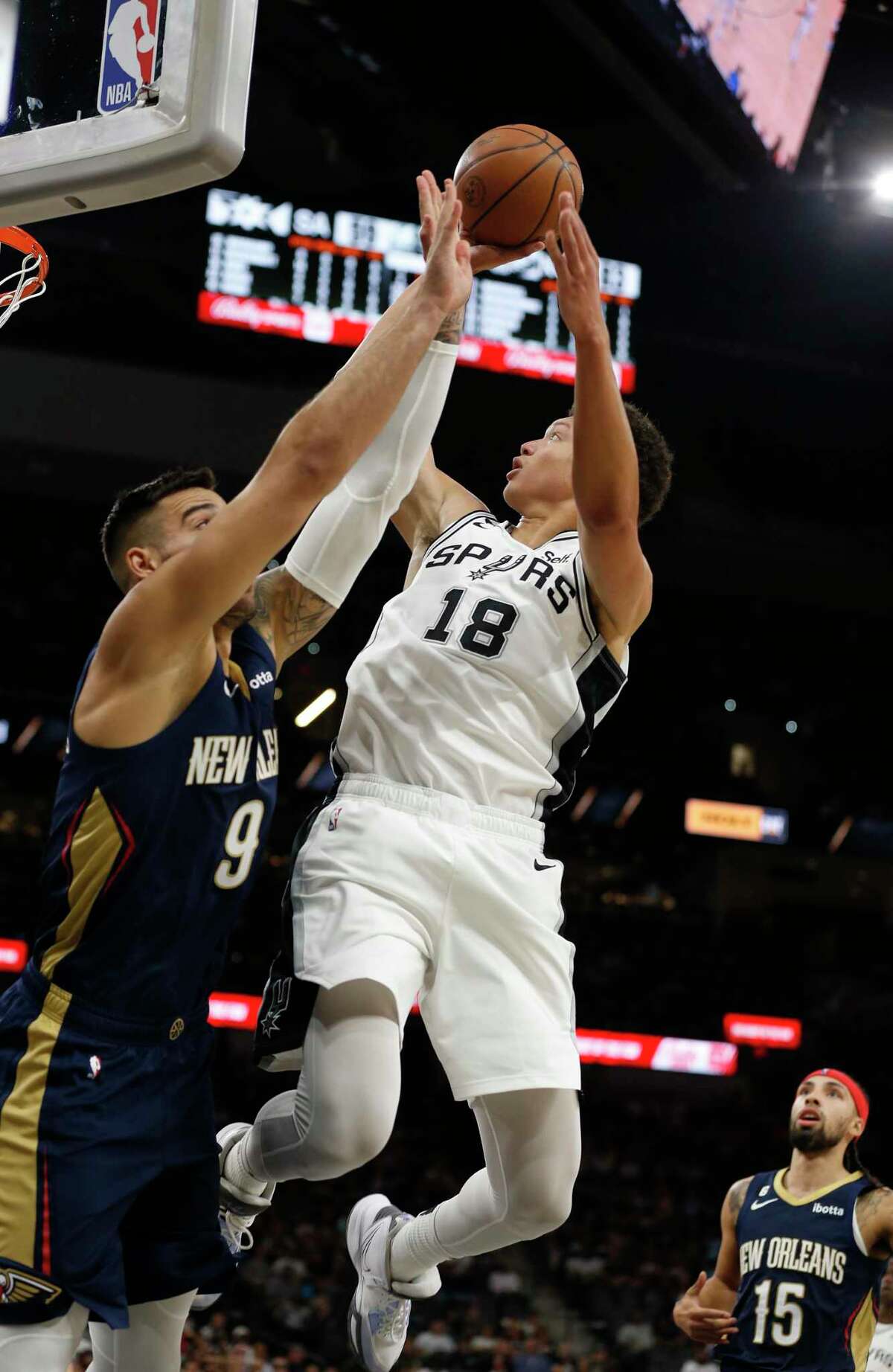 San Antonio Spurs Isaiah Roby (18) shoots over New Orleans Pelicans Willy Hernangomez (9) on Sunday, Oct.9,2022. New Orleans Pelicans defeated the San Antonio Spurs 111-97.