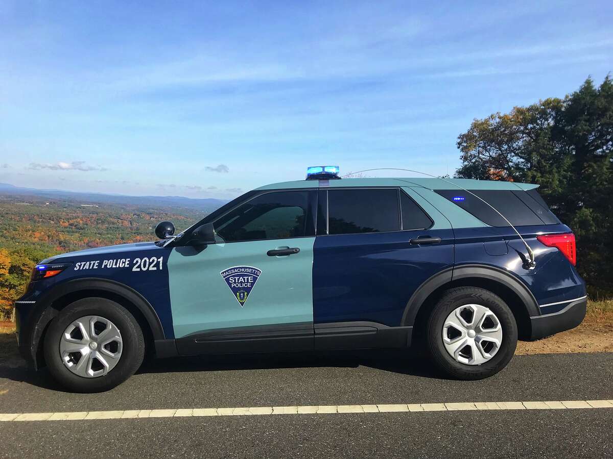 Police: One dead, three injured in I-91 crash near CT border