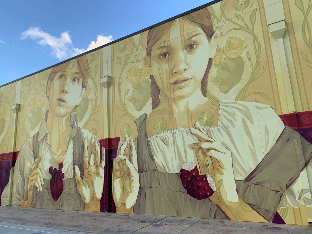 El mural terminado por el artista callejero internacional Inti en la pared trasera de la nueva ubicación de Rosario, que se inaugurará más adelante este año en 722 S. St.