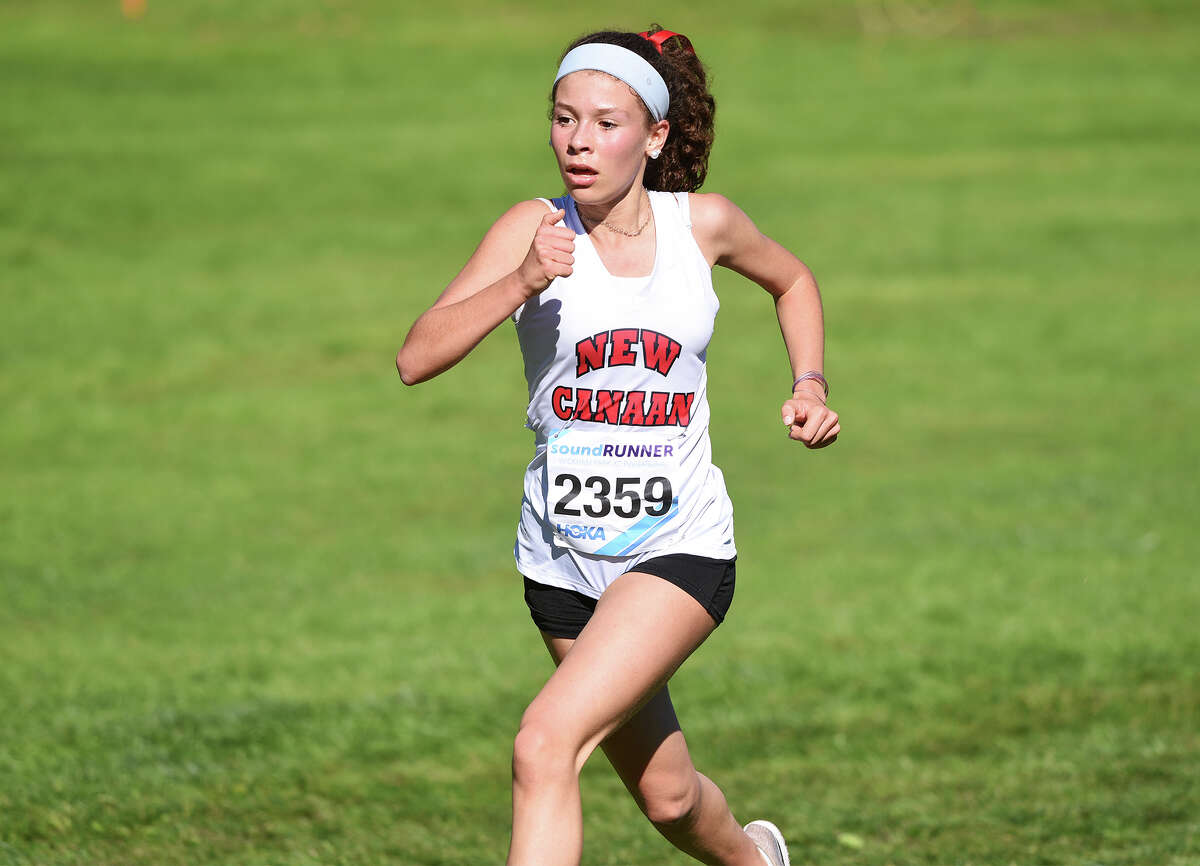 New Canaan's Charlotte Moore (2359) runs up the final hill during the large school girls race at the Wickham Park Cross Country Invitational in Manchester on Saturday, Oct. 8, 2022.