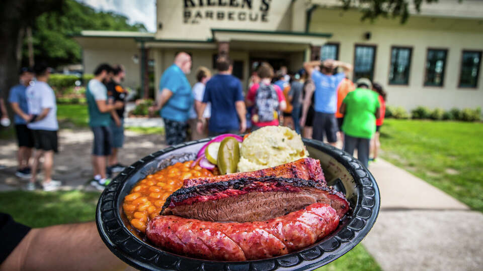 Killen's BBQ's beef ribs and brisket bring lines of foodies to the Pearland restaurant.