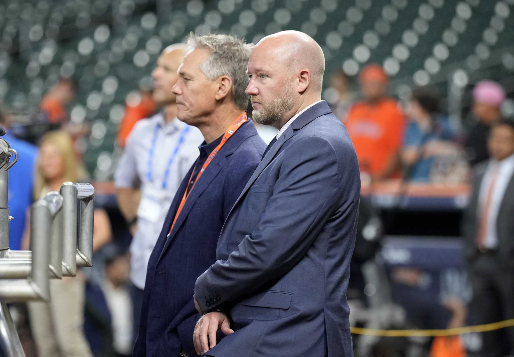 Astros' moves shake up coaching staff, front office