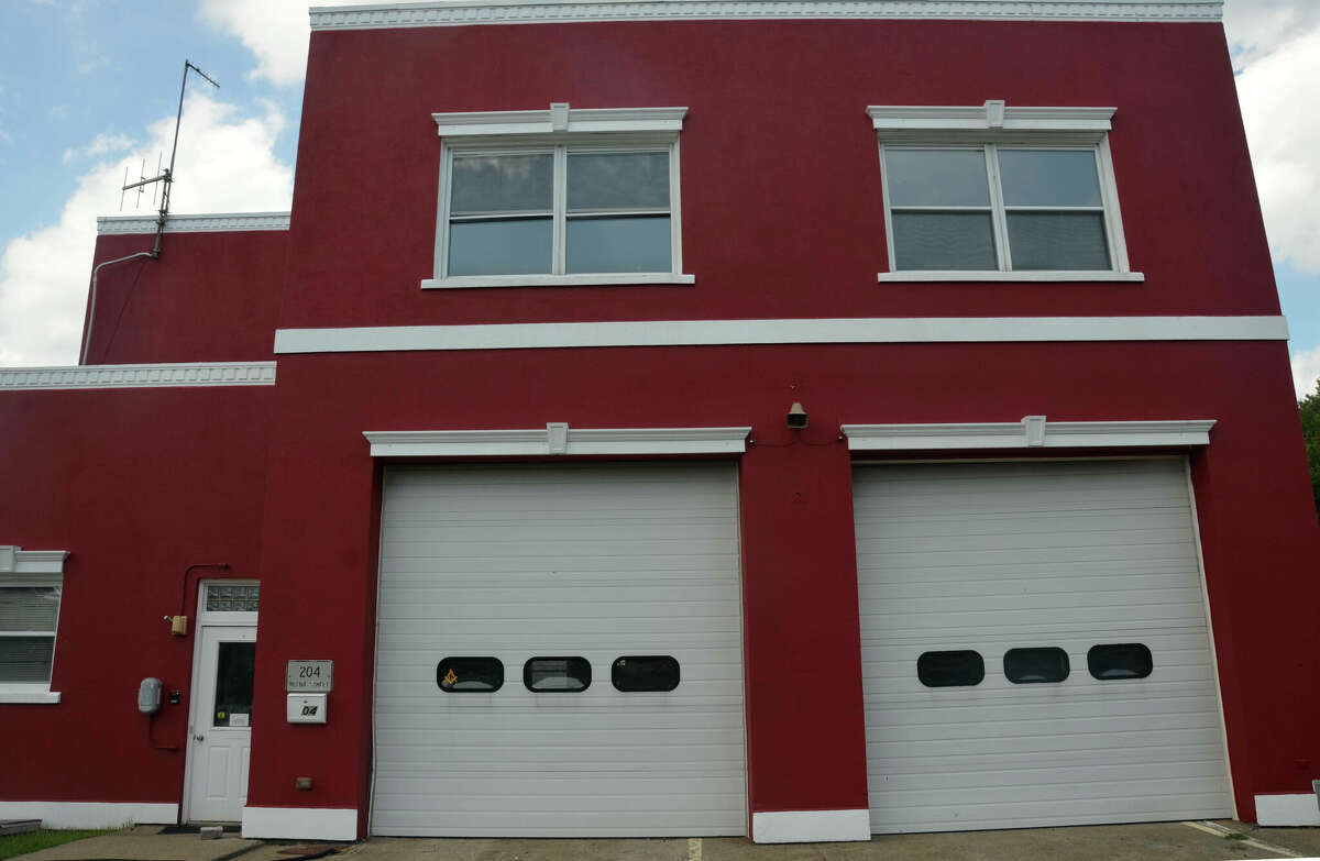 The old Melba Street firehouse at 204 Melba Street in Milford, Conn., is on its way toward becoming the Fire Engine Pizza Company.