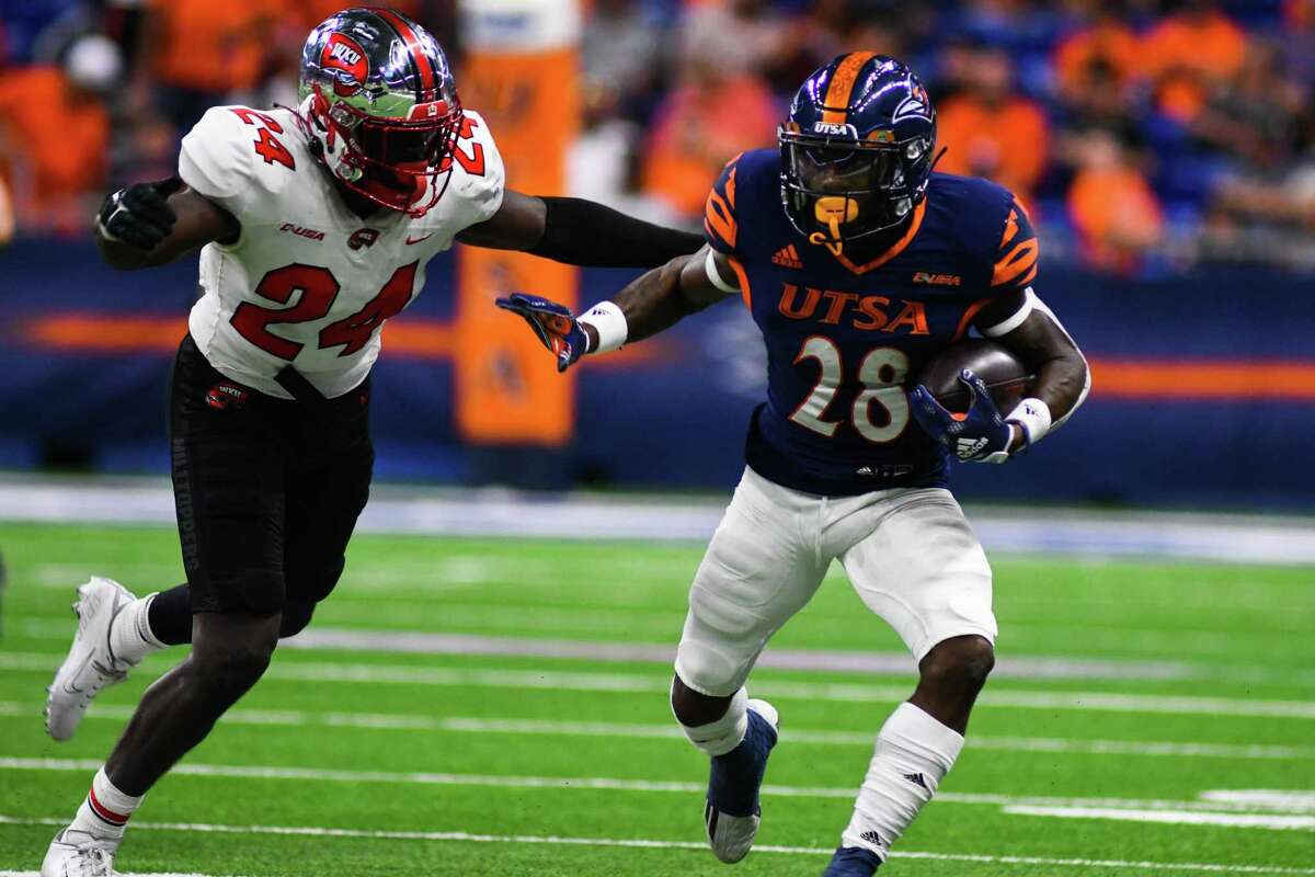 UTSA running back Trelon Smith (28) moves the ball down field during the third quarter of Saturday’s Conference USA game against Western Kentucky at the Alamodome.