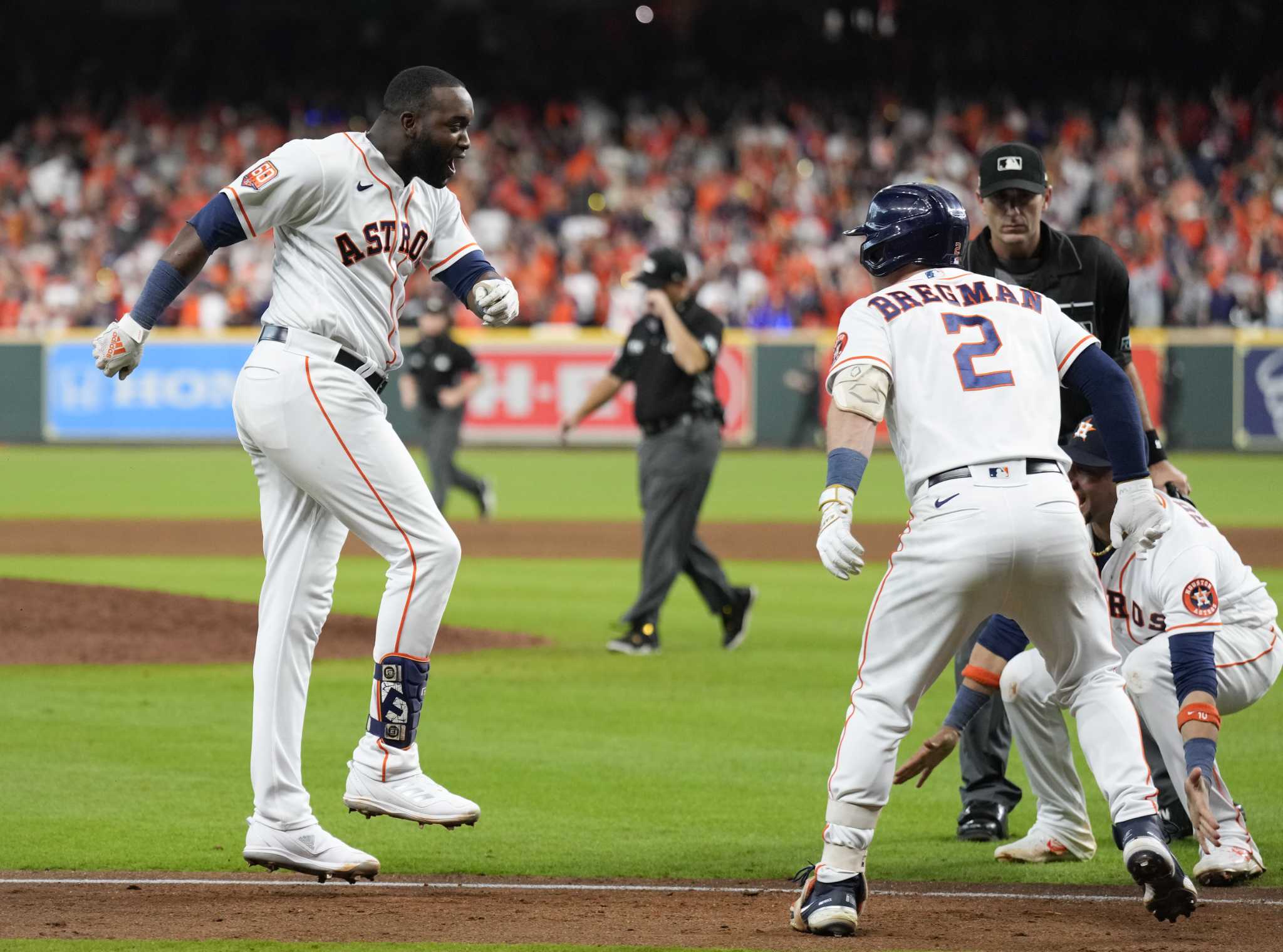Yordan Alvarez's walkoff home run completes Astros comeback over Mariners  in AL Division Series opener - The Boston Globe
