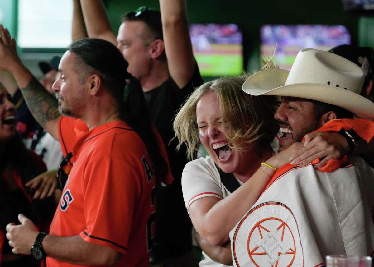 Astros fans run to local stores for ALCS championship gear