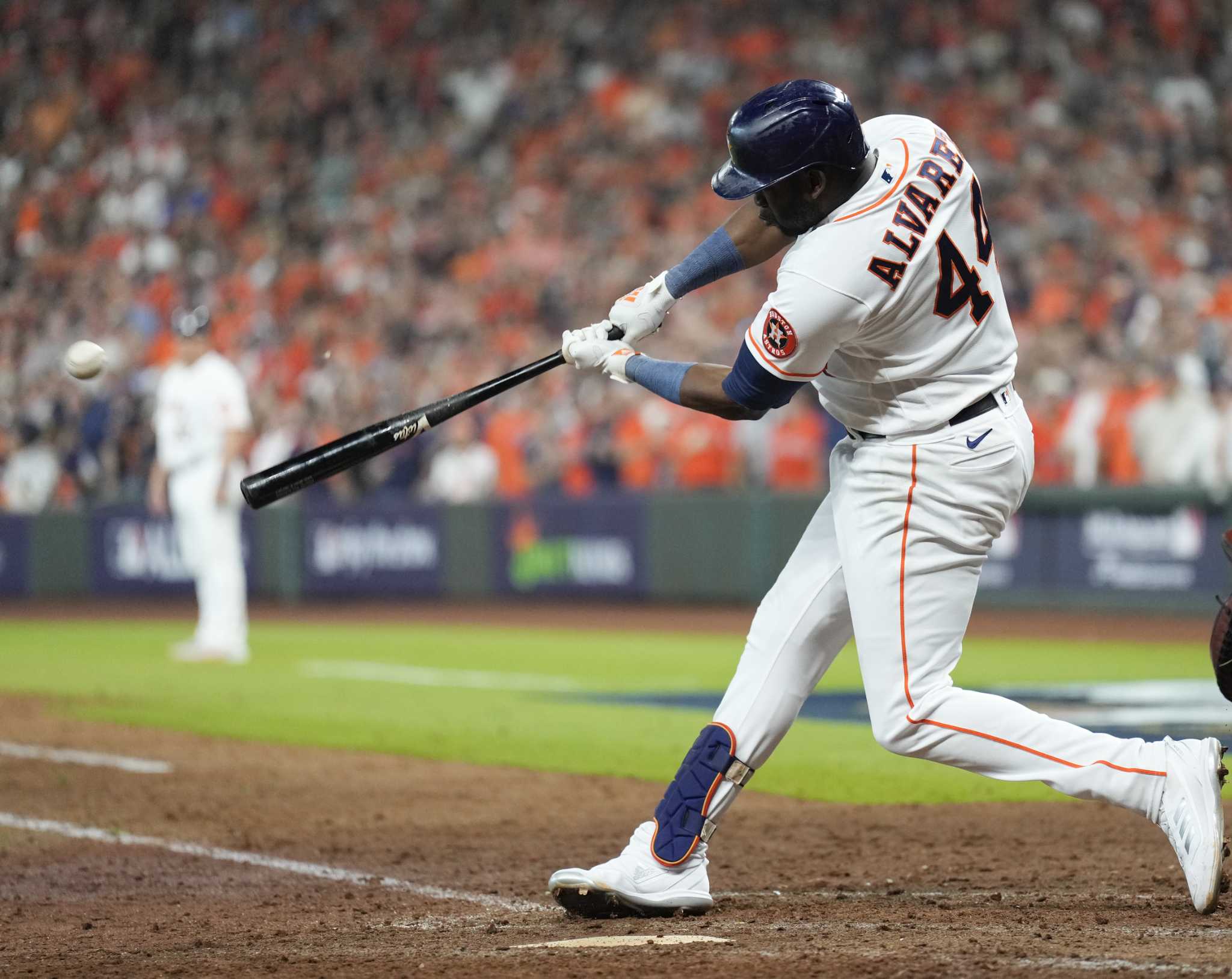 Carlos Santana receives standing ovation in first at-bat back in