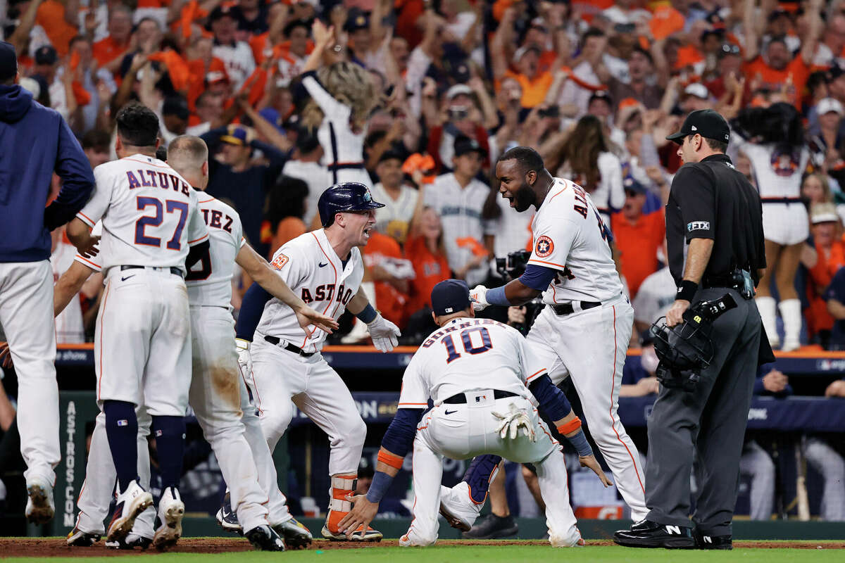 FOX Sports: MLB on X: Yordan Alvarez's walk-off 3-run HR made history 😳  What a comeback. h/t @SlangsOnSports  / X