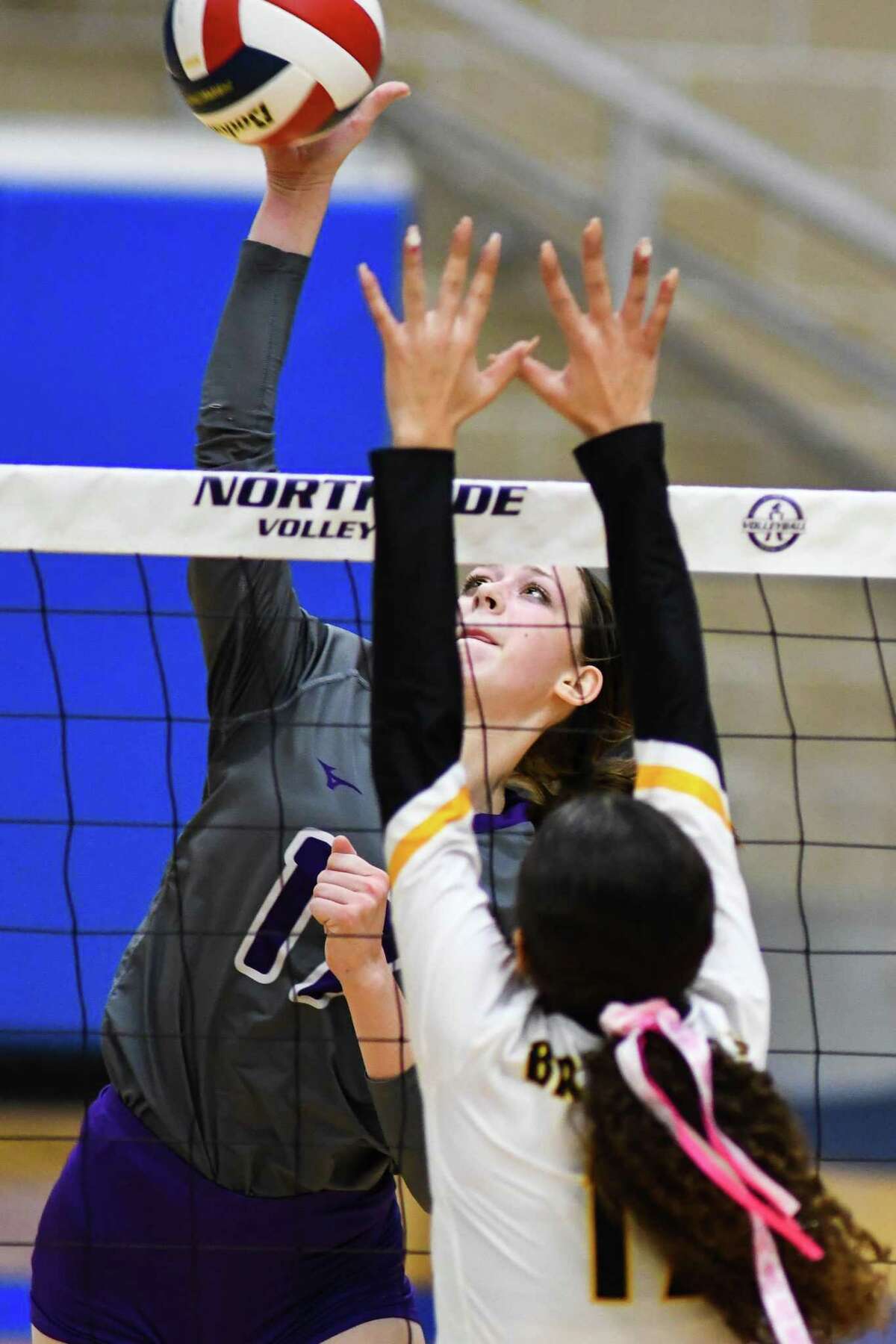 Warren volleyball sweeps Brennan to maintain playoff positioning