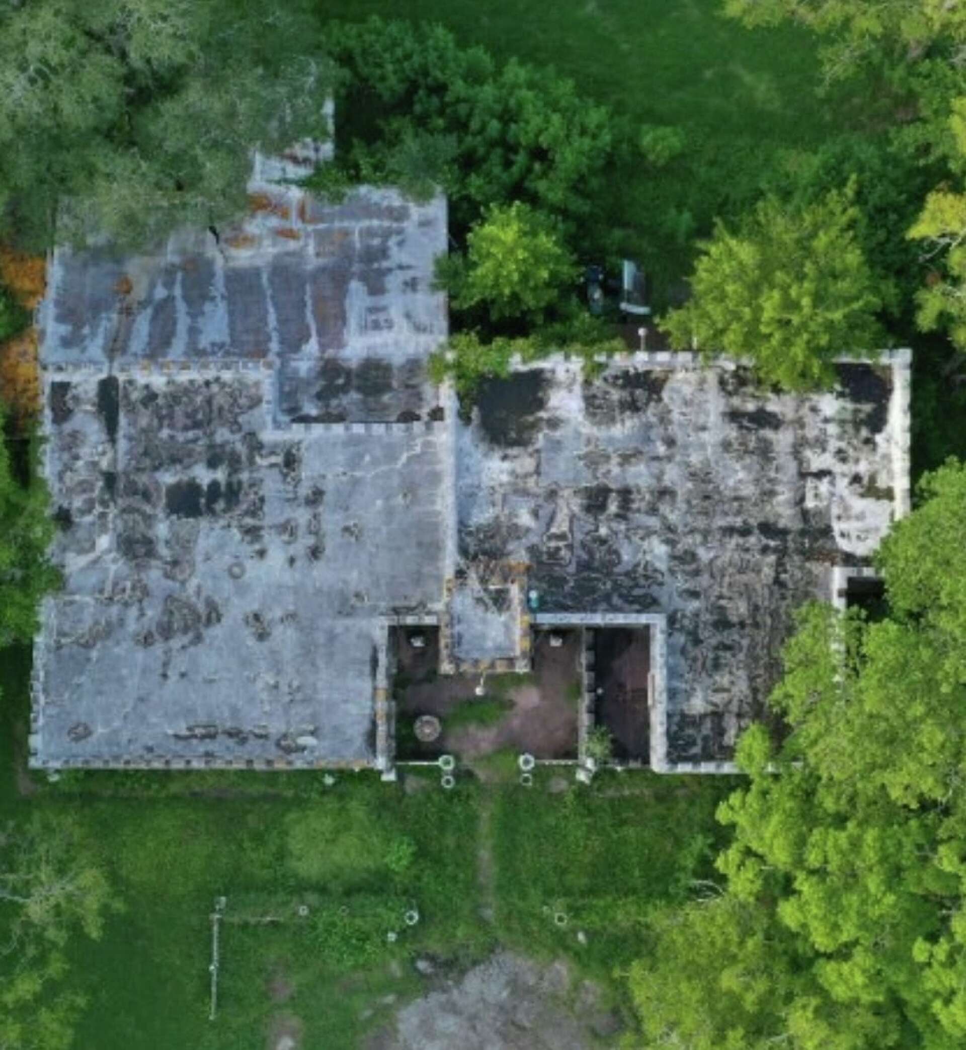 Houston couple on mission to save 1930s castle in Santa Fe, Texas