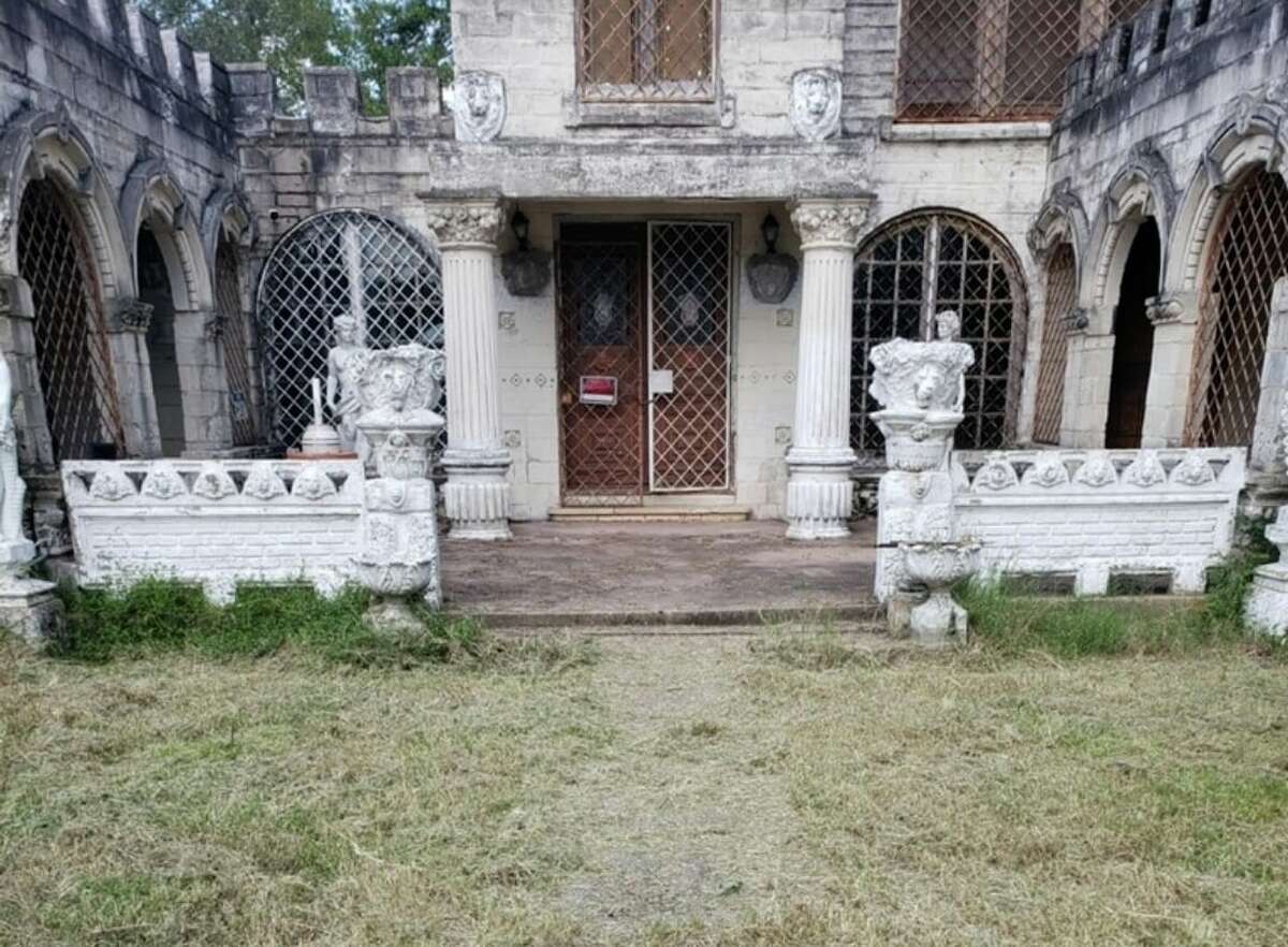 Houston couple on mission to save 1930s castle in Santa Fe, Texas