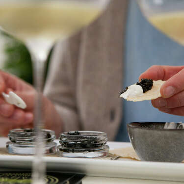 索诺玛三棍酒庄的鱼子酱体验。