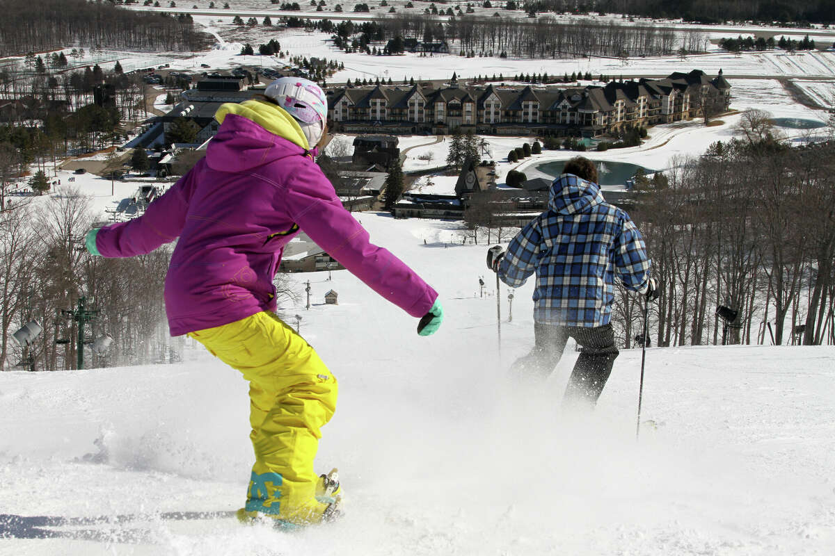 Northern Michigan is home to this family-friendly ski resort – one of the best in the state – which features 60 trails serviced by 12 chairlifts and 415 skiable acres of land. 