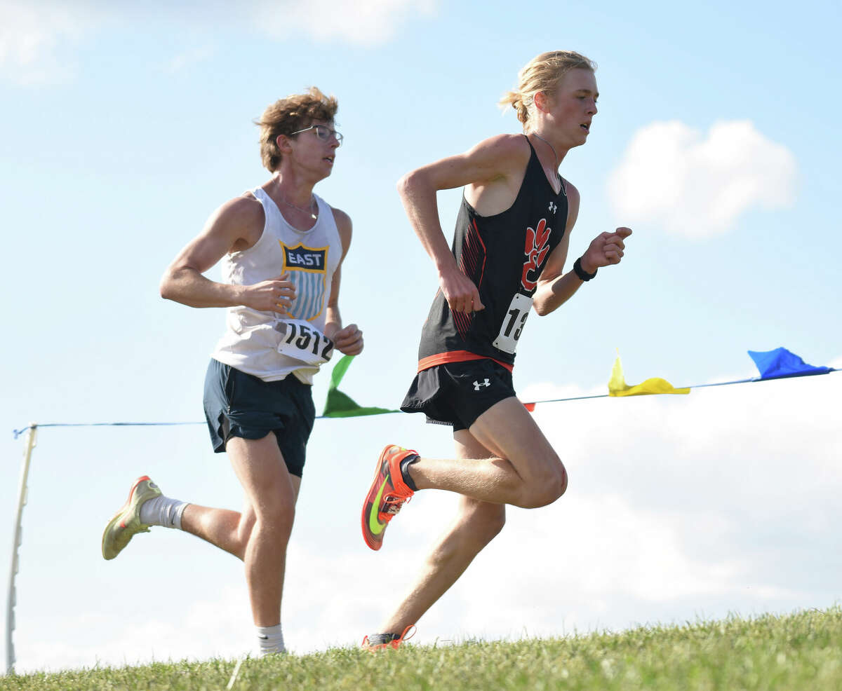 Edwardsville's Ben Perulfi competes during the Southwestern Conference Meet in O'Fallon.