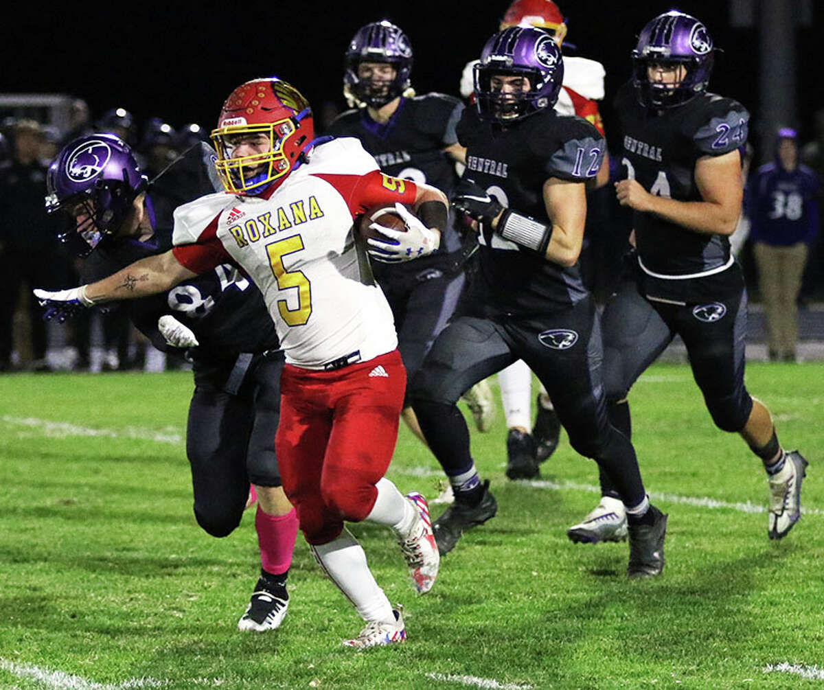 Roxana's Nik Ward (5) carries the ball with Cougars giving chase in a Week 7 game at Breese.
