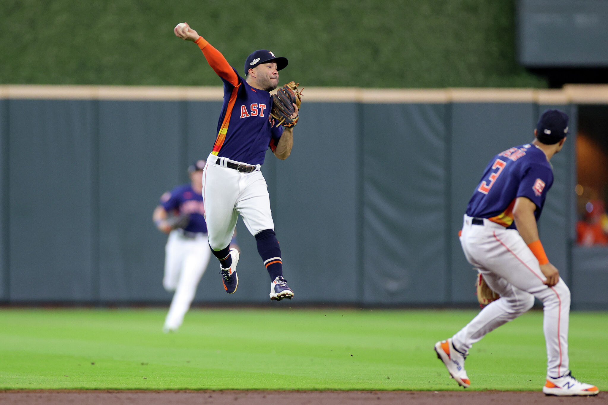 Carlos Correa joins TBS coverage for Astros-Mariners ALDS Game 2