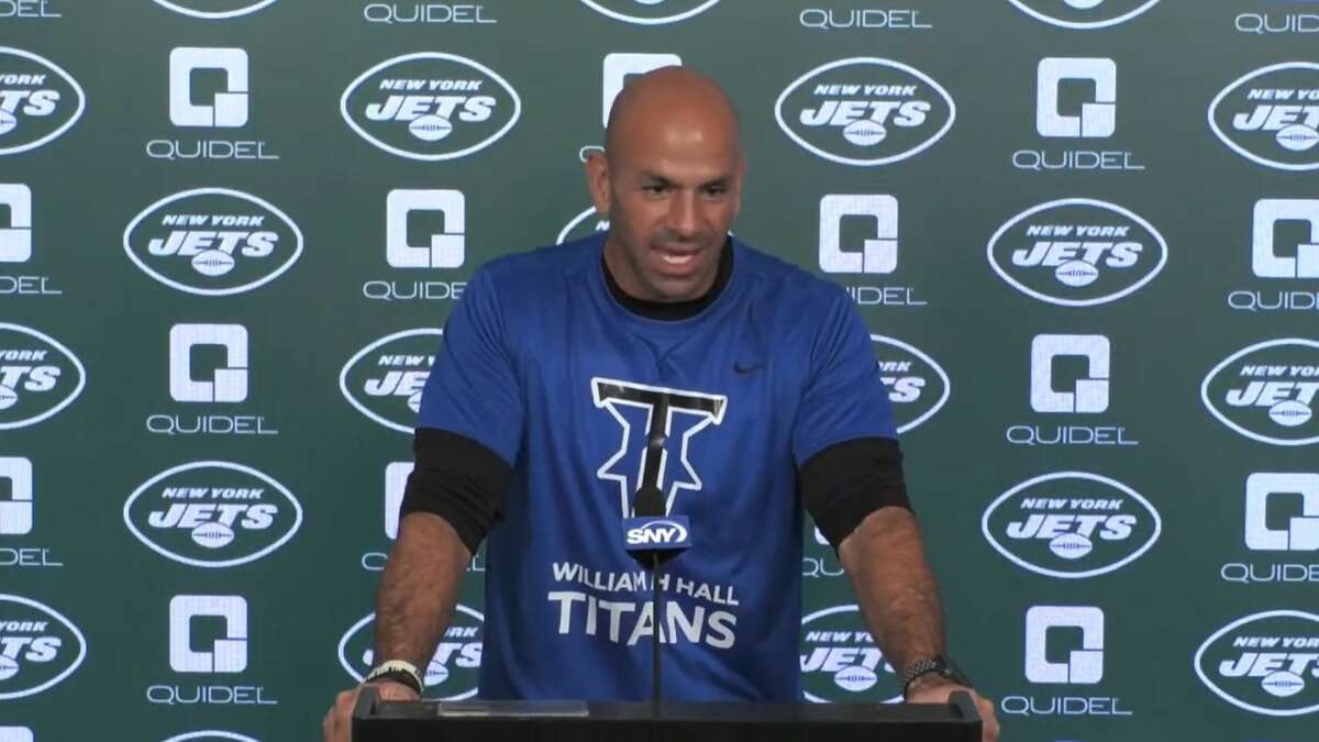 NY Jets head coach wears West Hartford's Hall High shirt