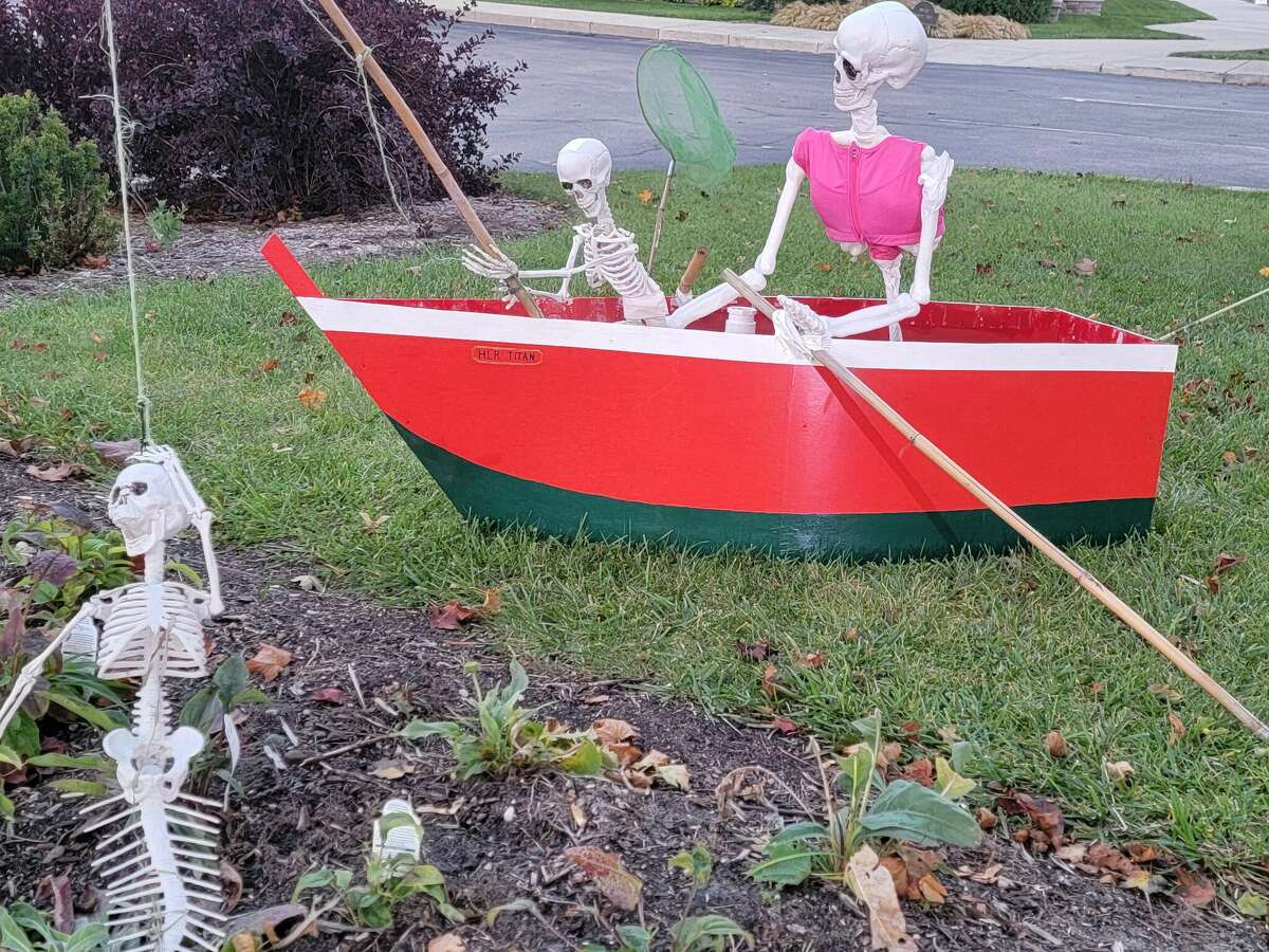 Spooky, scary skeletons put on Halloween show in Frankfort