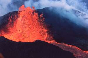 What happened when Hawaii's Mauna Loa volcano erupted in 1984