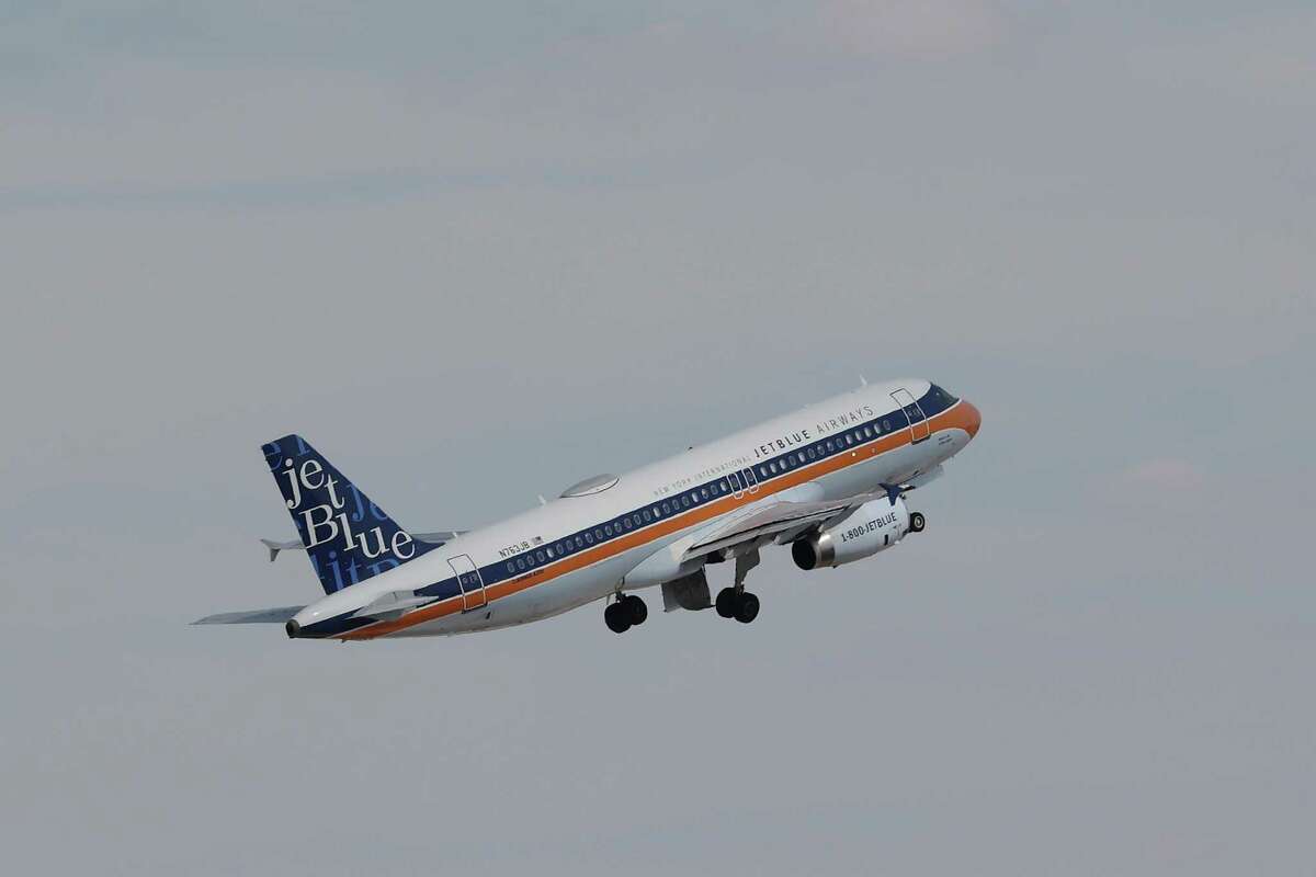 Plane spotting draws enthusiasts to San Antonio airport