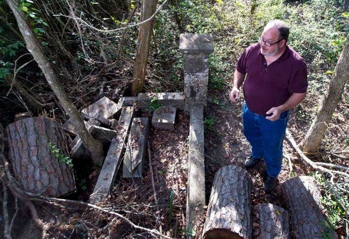 Jon Edens talks about Dora Armstong's vandalized monument in 2015. This was the first grave he discovered in Conroe Community Cemetery while doing research at the adjacent Oakwood Cemetery.
