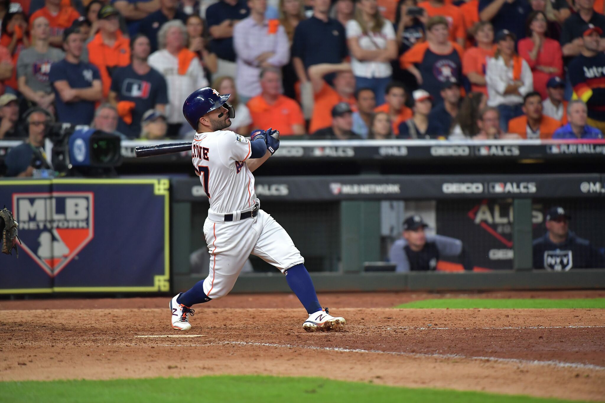 How tall is Jose Altuve? Astros' diminutive star making MLB playoff history  among shortest players