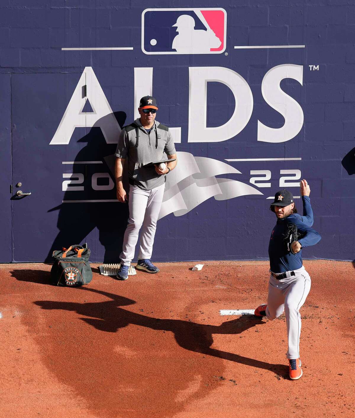 Houston, TX, USA. 9th Apr, 2017. Houston Astros starting pitcher Lance  McCullers Jr. (43) throws a pitch during the MLB game between the Kansas  City Royals and the Houston Astros at Minute