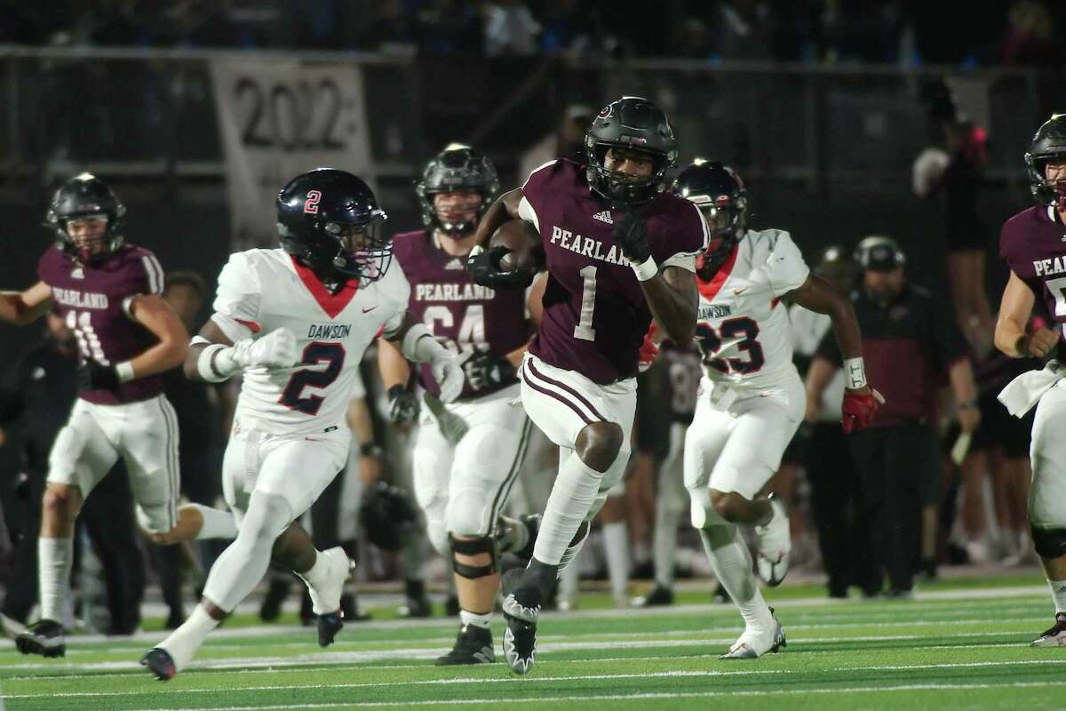 Pearland, Dickinson meet in bi-district football playoff game