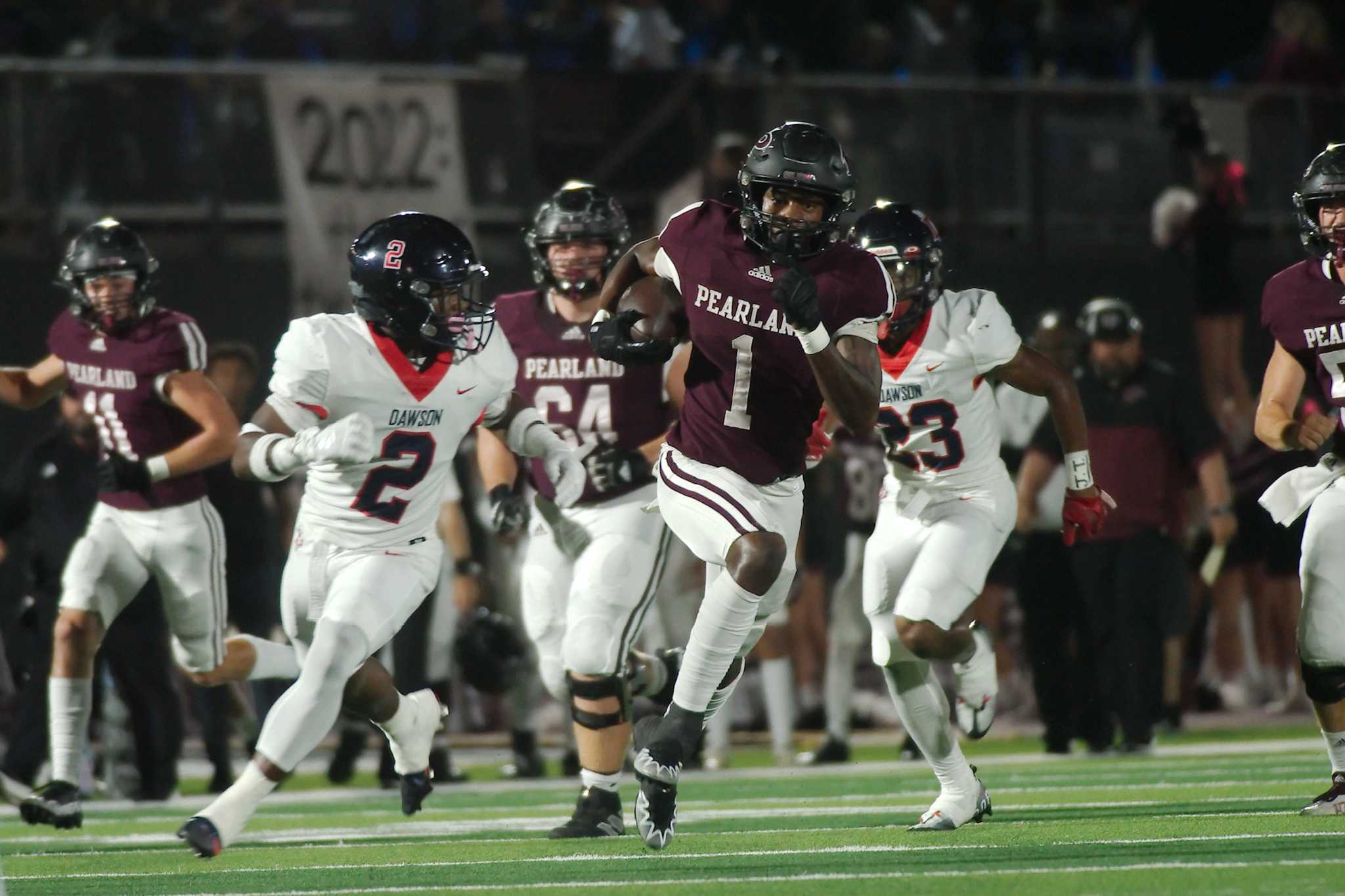 Pearland, Dickinson meet in bidistrict football playoff game