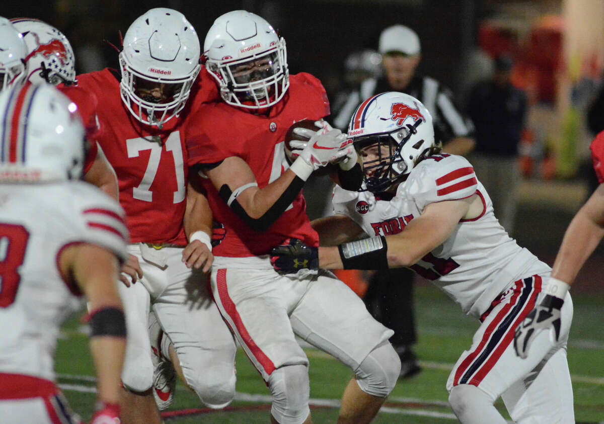 Foran defeats Branford in CIAC SCC high school football game.