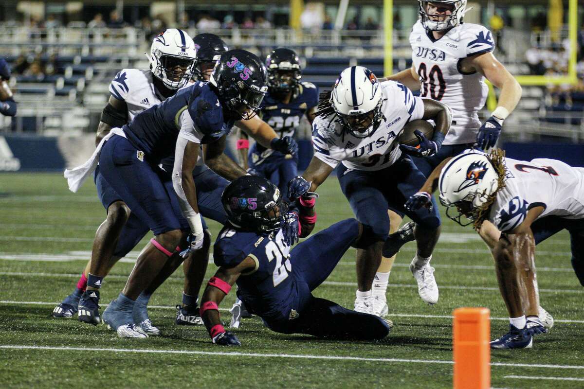 Kevorian Barnes Breaks Through For Two TDs, Helping UTSA Push To Win At FIU