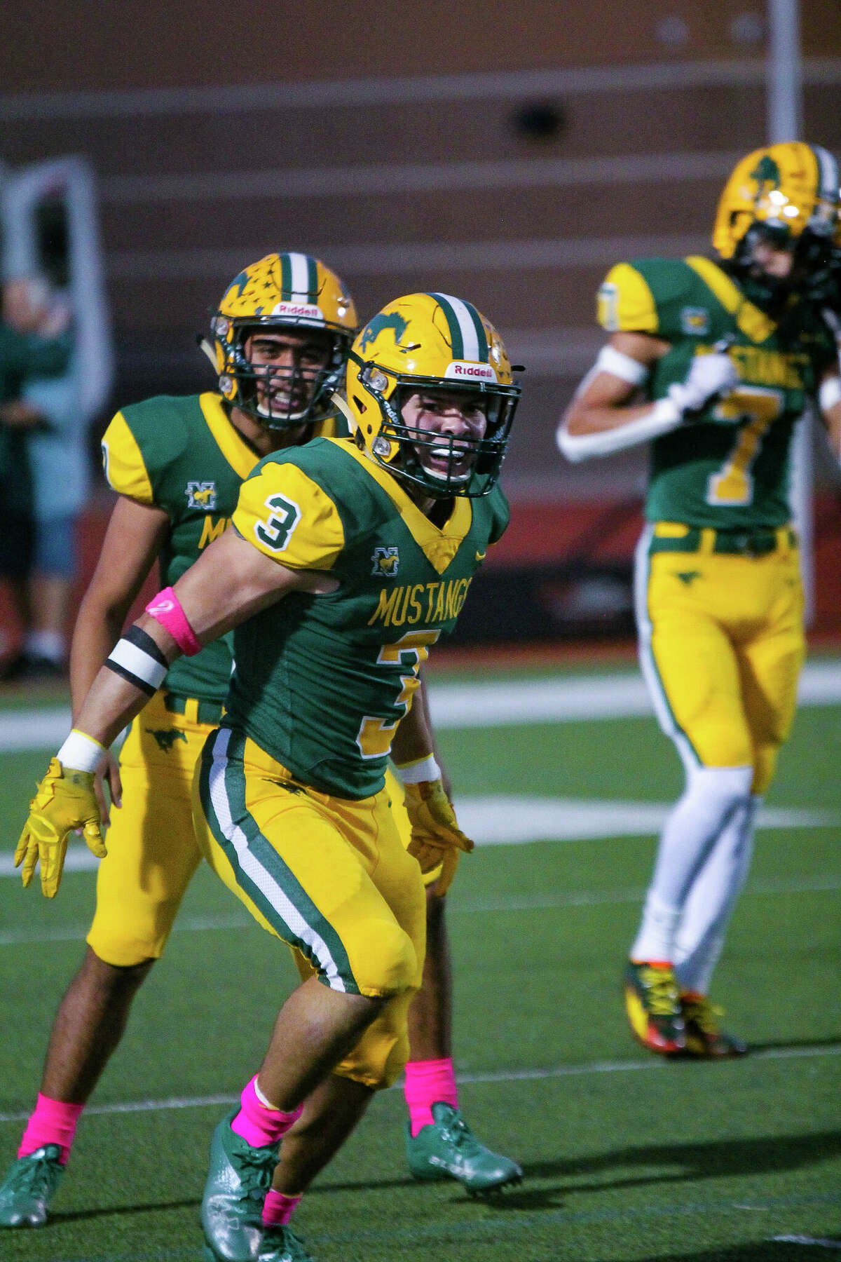 Running back Ben Limon and the Nixon Mustangs beat the South San Antonio Bobcats on Friday.