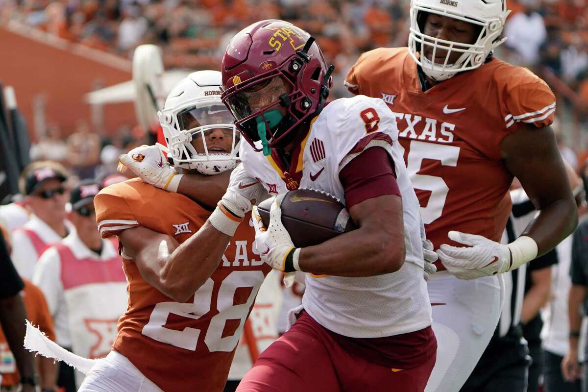 College football Texas snaps losing streak to Iowa State