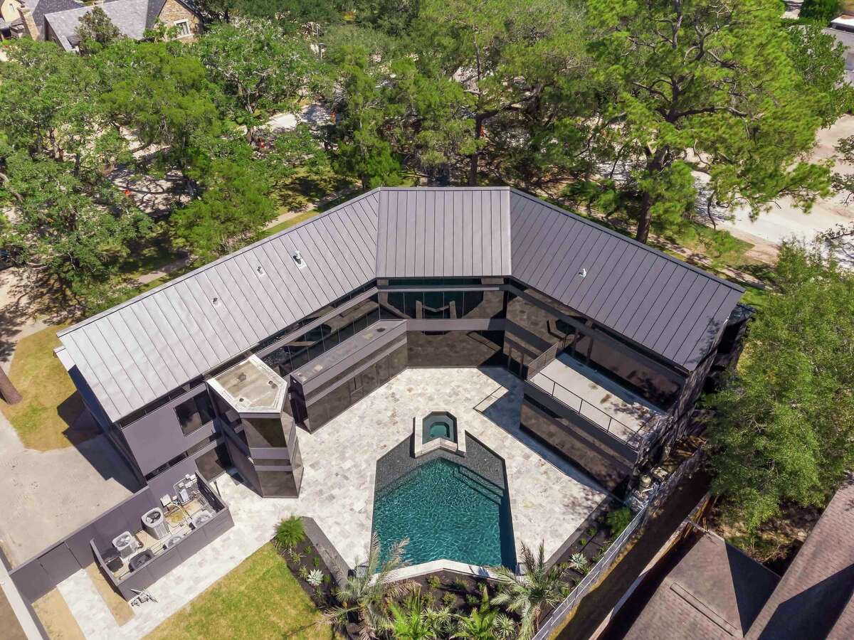 Houston' 'Darth Vader House' is the ultimate bachelor pad