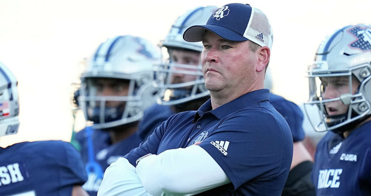 Rice Owls head coach Mike Bloomgren watches his team warmup before a football game against the UAB Blazers in Houston, Saturday, Oct. 1, 2022.