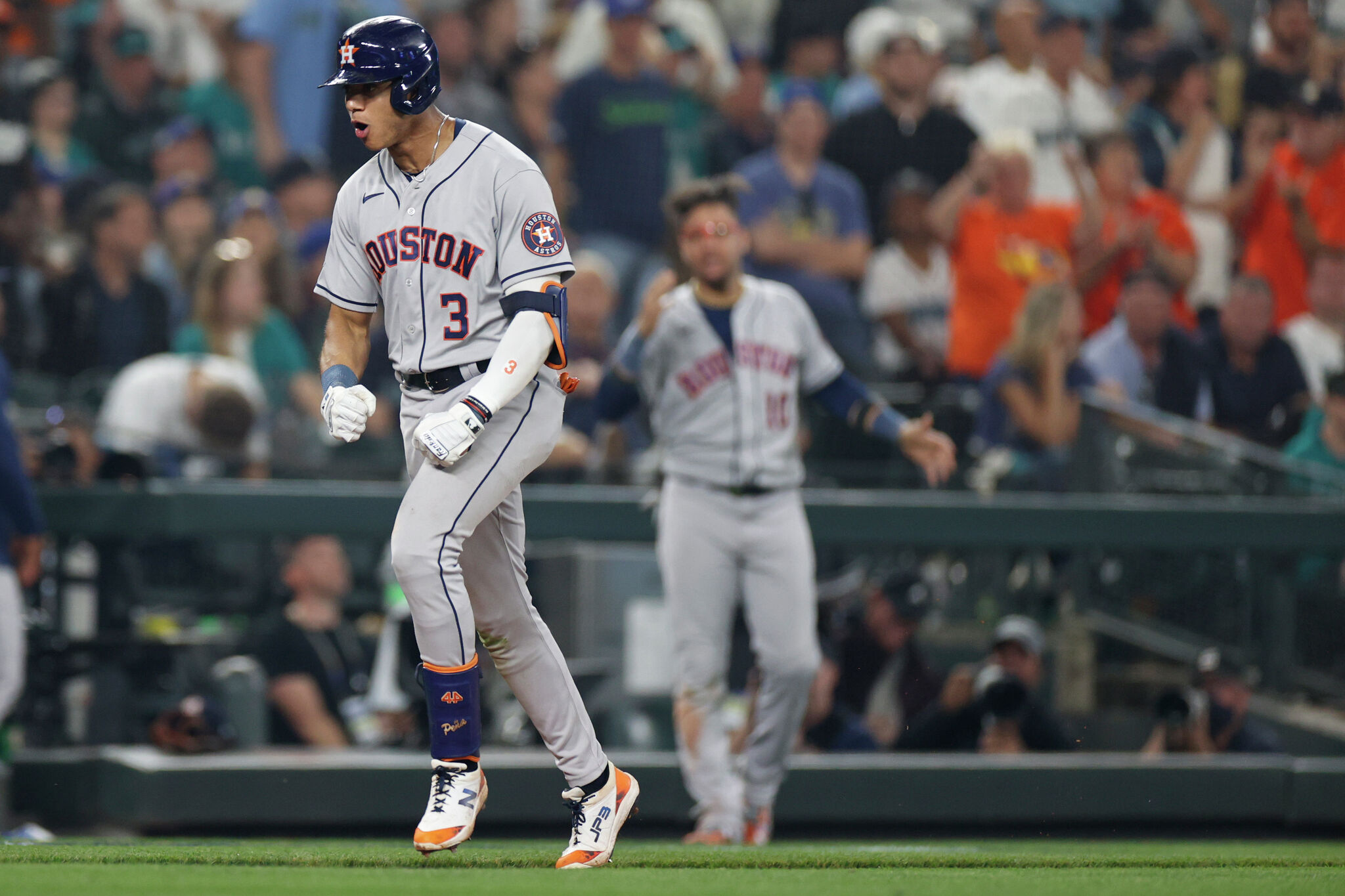 Astros win over Mariners ties longest MLB playoff game