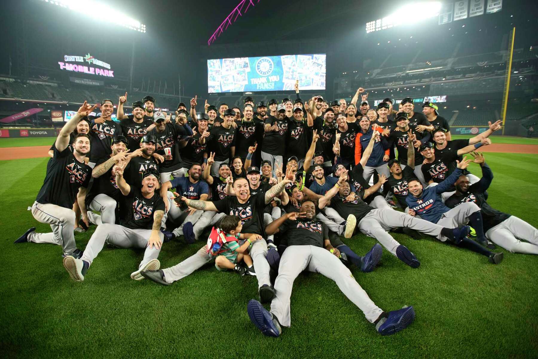 Astros 1, Mariners 0: Houston wins Game 3 in 18 to sweep