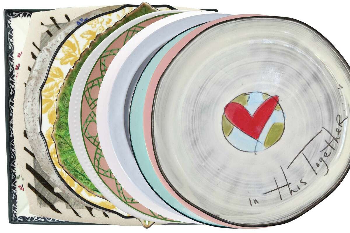 Decorative plates to liven up your wedding table.