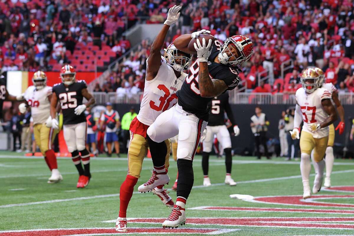 ATLANTA, GEORGIA - OCTOBER 16: MyCole Pruitt #85 of the Atlanta Falcons catches a touchdown over George Odum #30 of the San Francisco 49ers during the first quarter at Mercedes-Benz Stadium on October 16, 2022 in Atlanta, Georgia. (Photo by Kevin C. Cox/Getty Images)