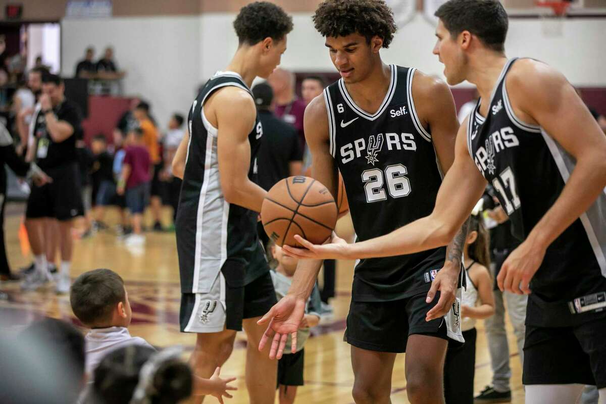 San Antonio’s Dominick Barlow, center, scored nine points in seven minutes on 4-of-4 shooting in his preseason debut against New Orleans. The undrafted rookie is expected to begin the season developing his skills in the G league.