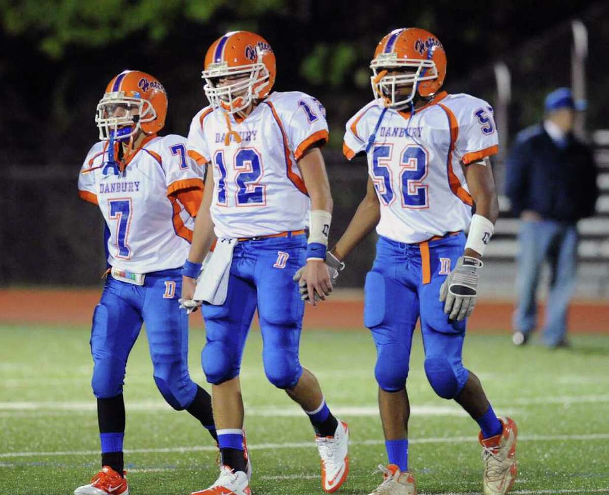 Ghs Football Defeats Danbury 27 7 For Third Straight Win