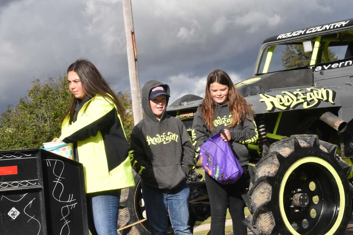 Barryton, Michigan Festival brings costume parade to downtown