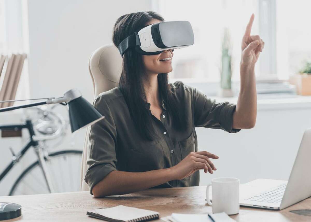 5 Ways Employers Are Using Virtual Reality for Training Immersive technology that blends digital content with the real world is a rapidly expanding market that encompasses several different technologies. 