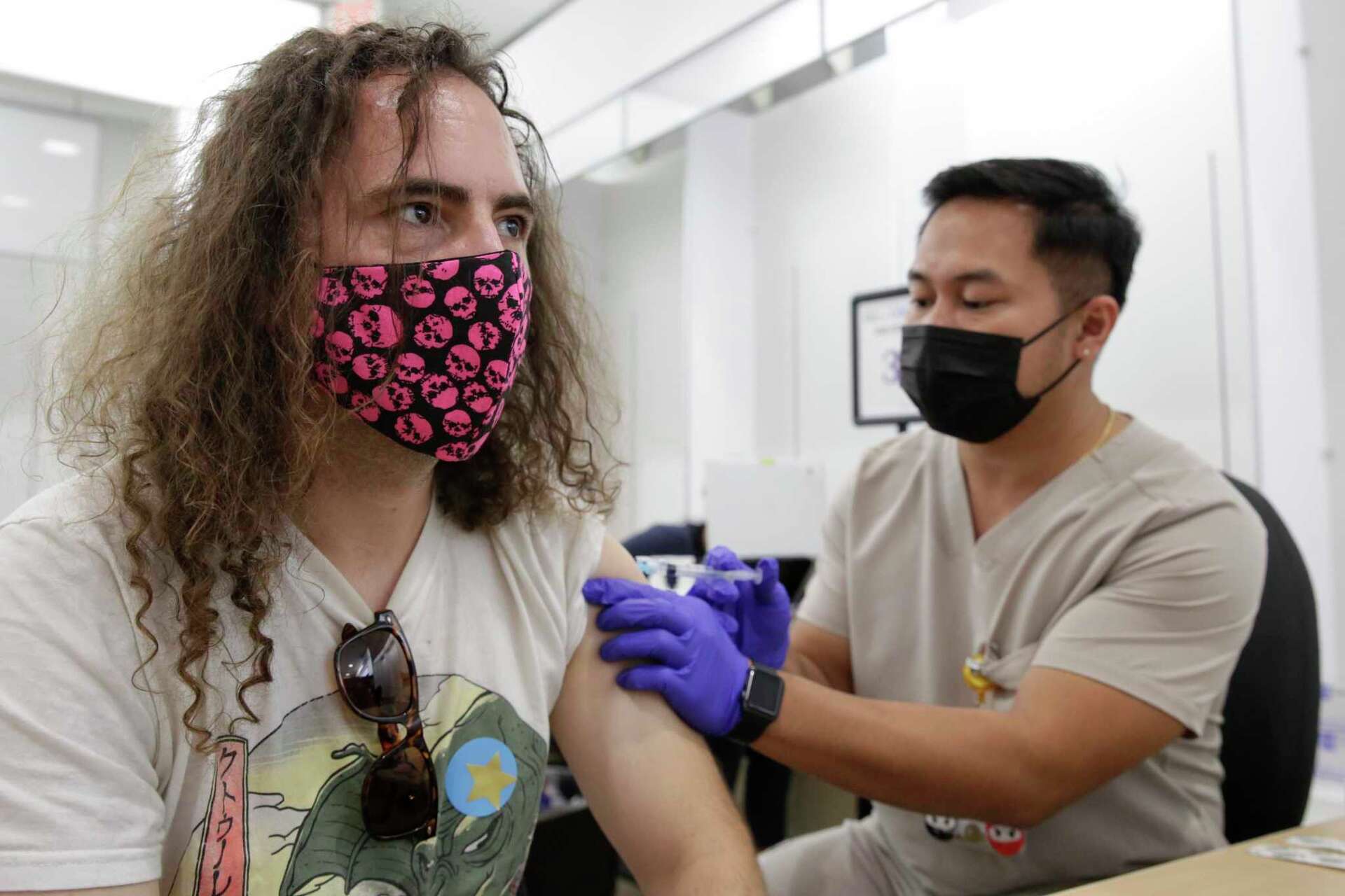 Bay Area COVID bivalent booster shot uptake slow, officials say