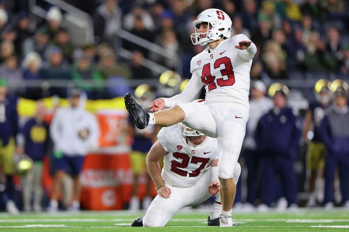 SOUTH BEND, INDIANA - OCTOBER 15: Joshua Karty #43 of the Stanford Cardinal kicks a 45-yard field goal against the Notre Dame Fighting Irish during the first half at Notre Dame Stadium on October 15, 2022 in South Bend, Indiana. (Photo by Michael Reaves/Getty Images)