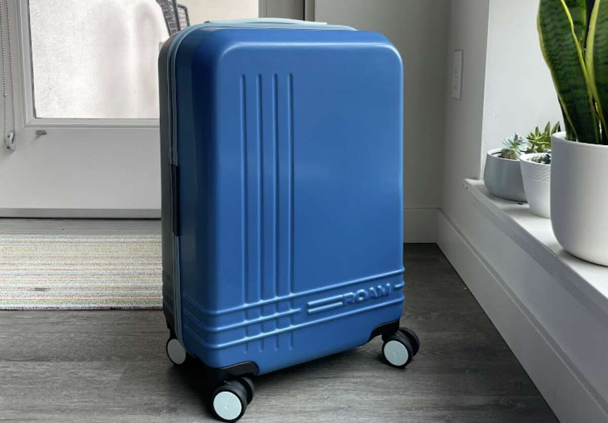 ROAM luggage: Hành lý ROAM là dòng sản phẩm du lịch cao cấp, chất lượng đảm bảo và thiết kế đẹp mắt. Với nhiều màu sắc và kiểu dáng độc đáo, ROAM luggage đã trở thành lựa chọn hàng đầu của những người yêu thích du lịch và khám phá. Xem ngay hình ảnh để chọn cho mình chiếc hành lý ưng ý nhất!